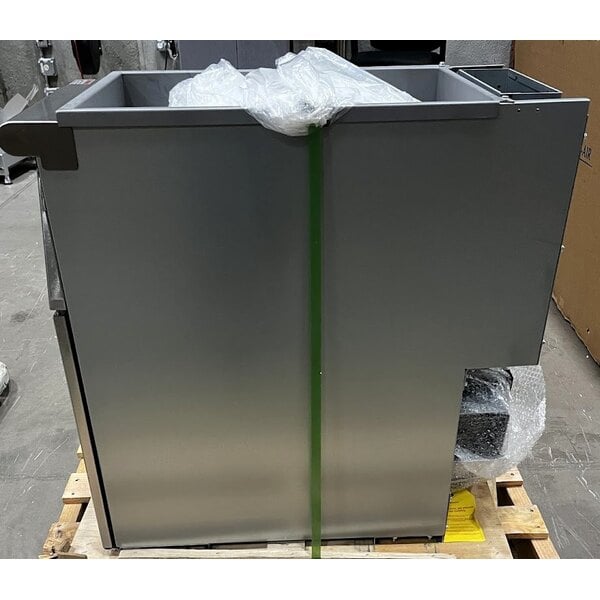 Scratch and Dent Avantco FF40 Liquid Propane 40 lb. Stainless Steel Floor Fryer - 90,000 BTU