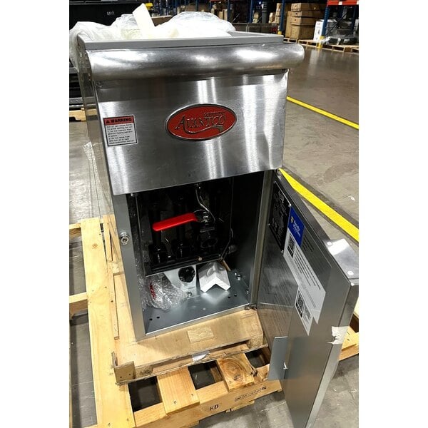 Scratch and Dent Avantco FF40 Liquid Propane 40 lb. Stainless Steel Floor Fryer - 90,000 BTU