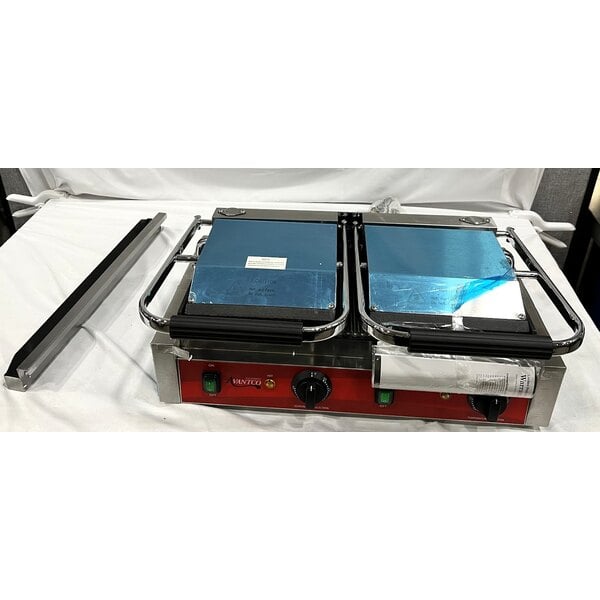 Scratch and Dent Avantco PG400 Commercial Dual Panini Sandwich Grill with Grooved Plates and 19 5/8" x 9 1/8" Cooking Surface - 120V, 3500W
