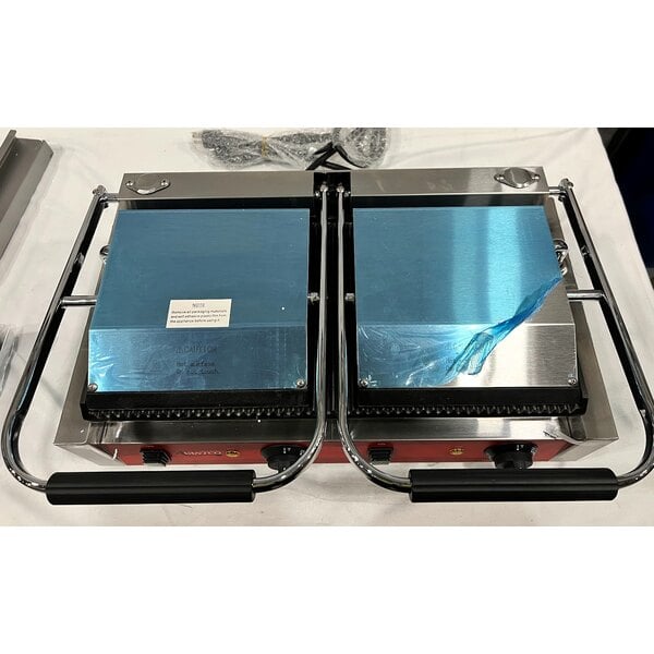 Scratch and Dent Avantco PG400 Commercial Dual Panini Sandwich Grill with Grooved Plates and 19 5/8" x 9 1/8" Cooking Surface - 120V, 3500W
