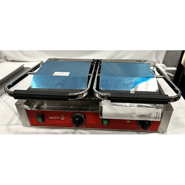 Scratch and Dent Avantco PG400 Commercial Dual Panini Sandwich Grill with Grooved Plates and 19 5/8" x 9 1/8" Cooking Surface - 120V, 3500W