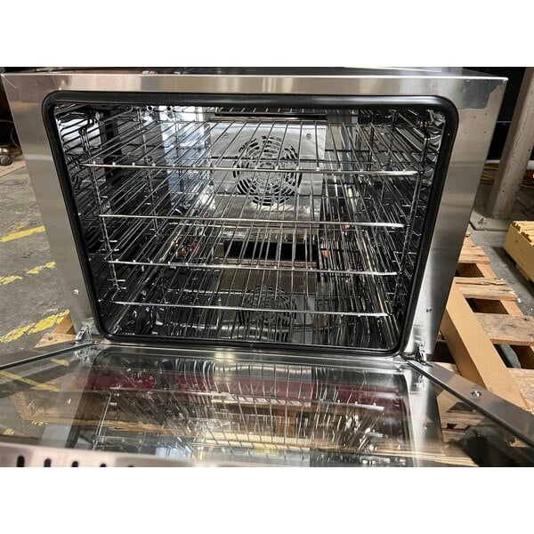 Scratch and Dent Avantco CO-28M Half Size Countertop Convection Oven, 2.3 cu. ft. - 208/240V, 2100/2800W