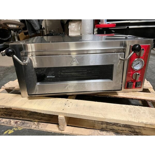 Scratch and Dent Avantco DPO-18-S Single Deck Countertop Pizza/Bakery Oven - 1700W, 120V