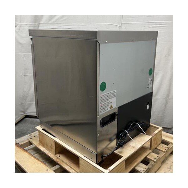 Scratch and Dent Avantco ZUC-27R-HC 27" Front Breathing Undercounter Refrigerator