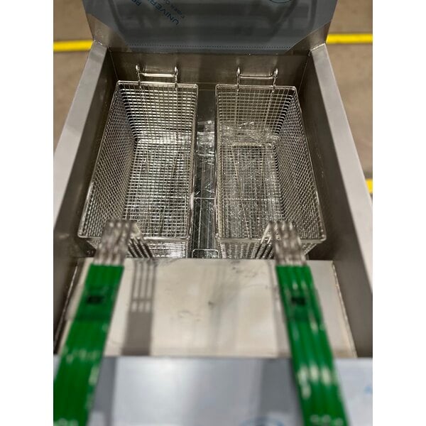Scratch and Dent Dean by Frymaster SR114E Super Runner Economy 40 lb. Electric Floor Fryer - 208V, 3 Phase