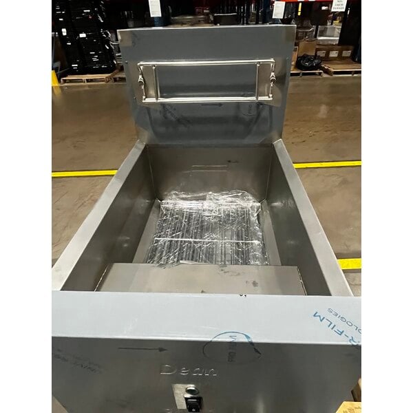 Scratch and Dent Dean by Frymaster SR114E Super Runner Economy 40 lb. Electric Floor Fryer - 208V, 3 Phase