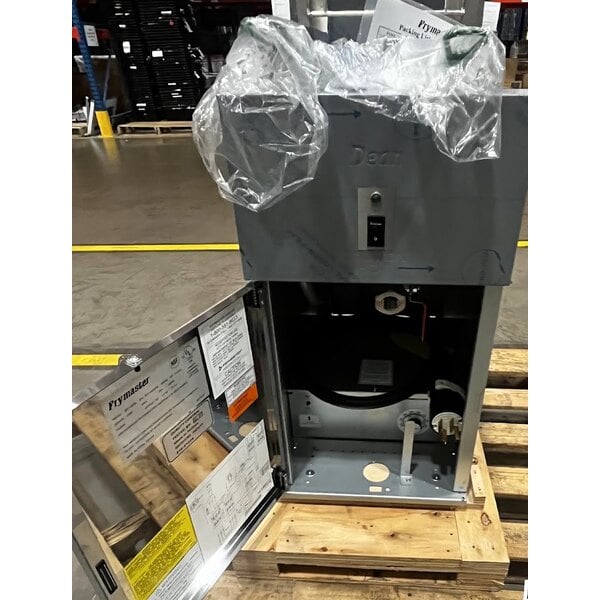 Scratch and Dent Dean by Frymaster SR114E Super Runner Economy 40 lb. Electric Floor Fryer - 208V, 3 Phase