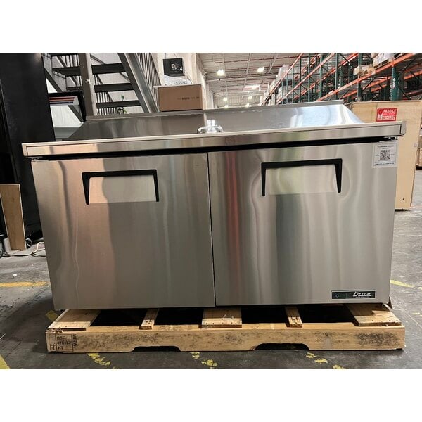 Scratch and Dent True TSSU-60-16-HC 60 3/8" 2 Door Refrigerated Sandwich Prep Table