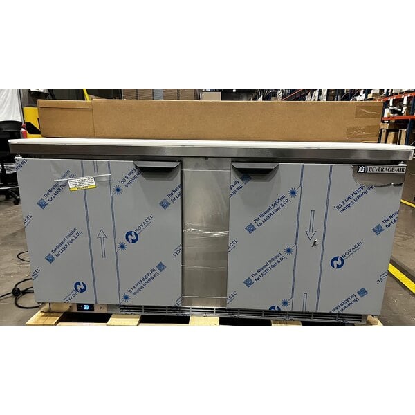 Scratch and Dent Beverage-Air SPE60HC-16 Elite Series 60" 2 Door Refrigerated Sandwich Prep Table