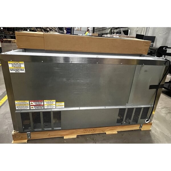 Scratch and Dent Beverage-Air SPE60HC-16 Elite Series 60" 2 Door Refrigerated Sandwich Prep Table