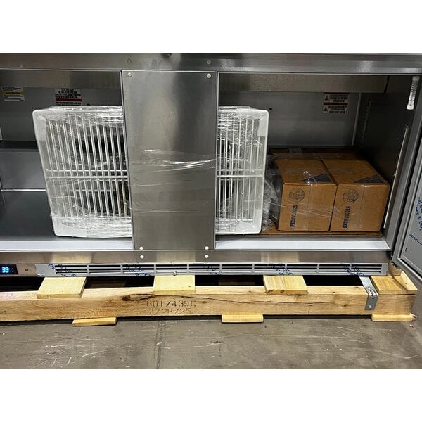 Scratch and Dent Beverage-Air SPE60HC-16 Elite Series 60" 2 Door Refrigerated Sandwich Prep Table