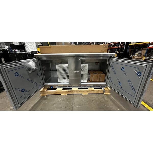 Scratch and Dent Beverage-Air SPE60HC-16 Elite Series 60" 2 Door Refrigerated Sandwich Prep Table