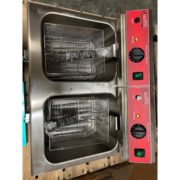 Scratch and Dent Avantco F202 30 lb. Dual Tank Medium-Duty Electric Countertop Fryer - 208-240V, 5400/7200W