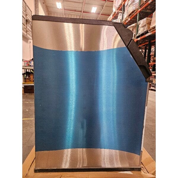 Scratch and Dent Manitowoc D-570 Ice Storage Bin - 532 lb.
