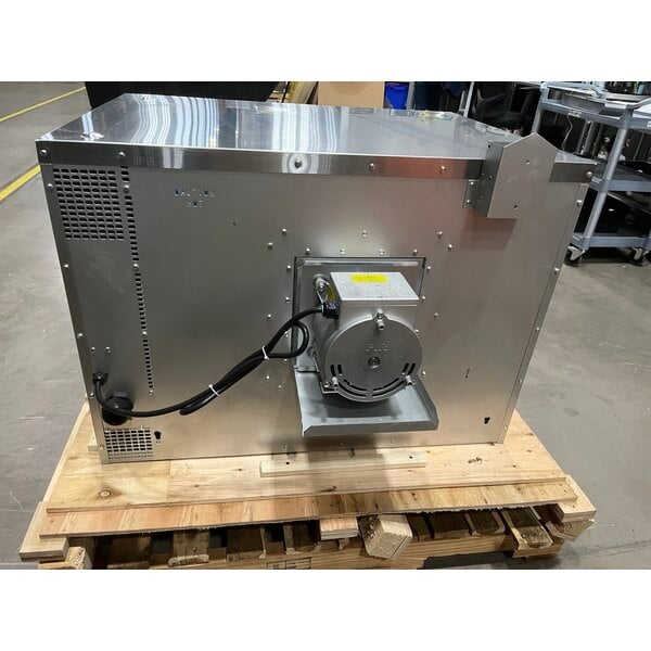 Scratch and Dent Cooking Performance Group FECD-100-B Single Deck Standard Depth Full Size Electric Convection Oven - 208V, 1 Phase, 11 kW