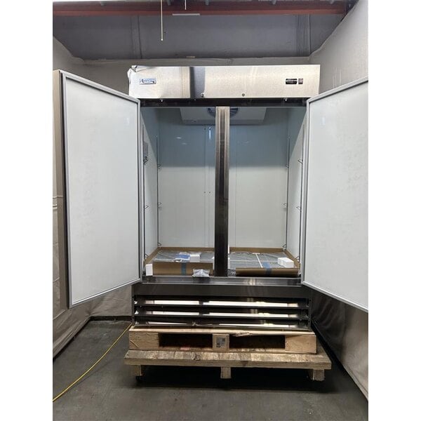 Scratch and Dent Avantco A-49R-HC 54" Solid Door Reach-In Refrigerator
