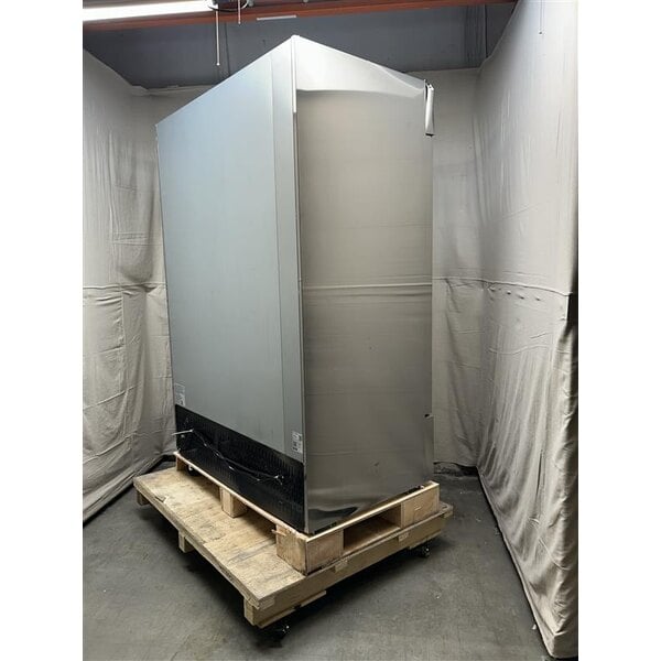 Scratch and Dent Avantco A-49R-HC 54" Solid Door Reach-In Refrigerator
