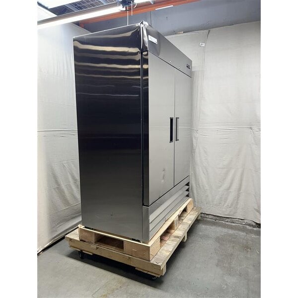 Scratch and Dent Avantco A-49R-HC 54" Solid Door Reach-In Refrigerator