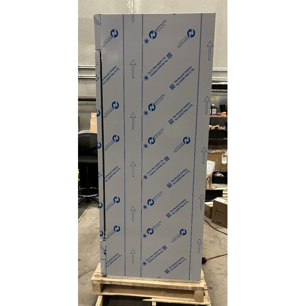 Scratch and Dent Beverage-Air FB49HC-1S 52" Vista Series Solid Door Reach in Freezer