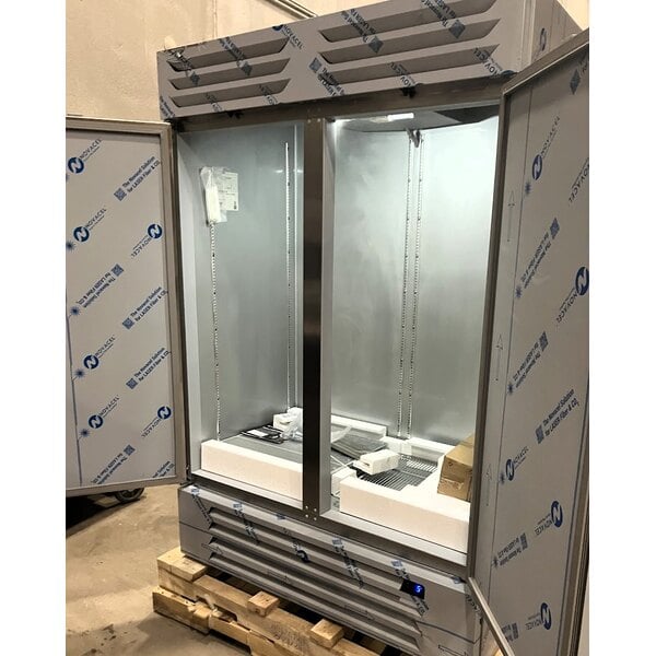 Scratch and Dent Beverage-Air FB49HC-1S 52" Vista Series Solid Door Reach in Freezer