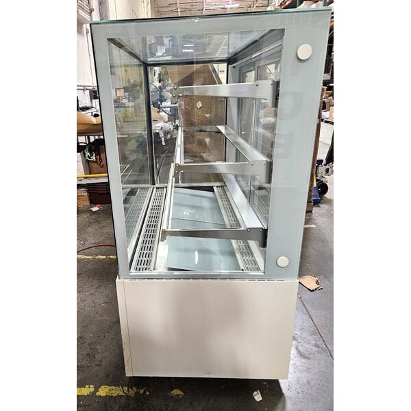 Scratch and Dent Avantco BCF-48-HC 47 3/16" Square Glass White Refrigerated Bakery Display Case