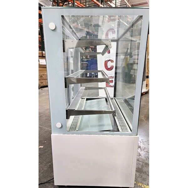 Scratch and Dent Avantco BCF-48-HC 47 3/16" Square Glass White Refrigerated Bakery Display Case