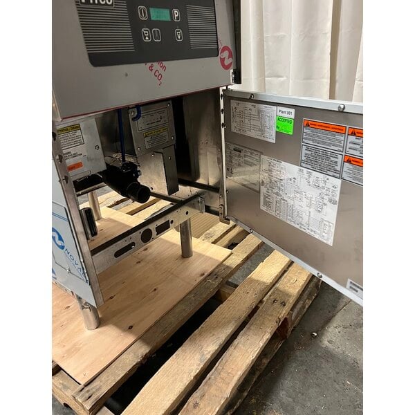 Scratch and Dent Pitco® SE184-D 60 lb. Solstice Electric Floor Fryer with Digital Controls - 208V, 1 Phase, 17kW