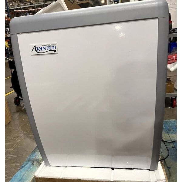 Scratch and Dent Avantco DFF6-HCL 26 3/16" Customizable Flat Top Display Ice Cream Freezer
