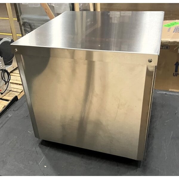 Scratch and Dent Vollrath CT2H-120250 JT1H Conveyor Toaster with 2 1/2" Opening - 120V, 1600W