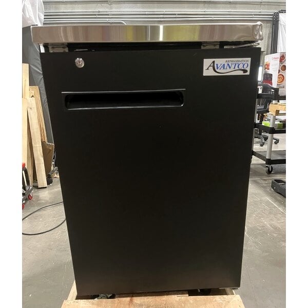 Scratch and Dent Avantco UDD-1-HC Double Tap Kegerator Beer Dispenser - Black, (1) 1/2 Keg Capacity
