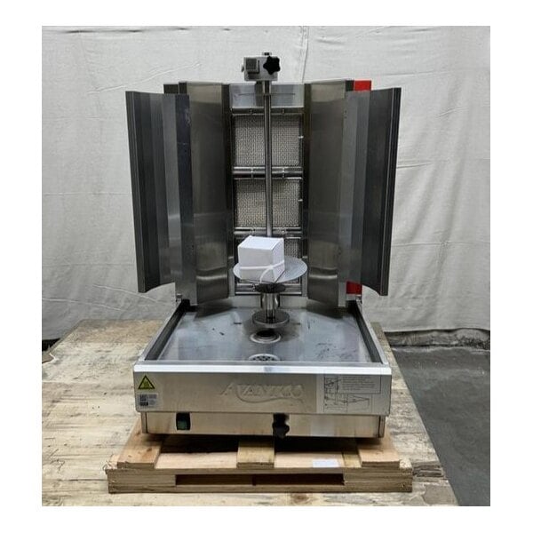 Scratch and Dent Avantco VB203 Gas Vertical Broiler - 65 lb. Capacity, 28,500 BTU