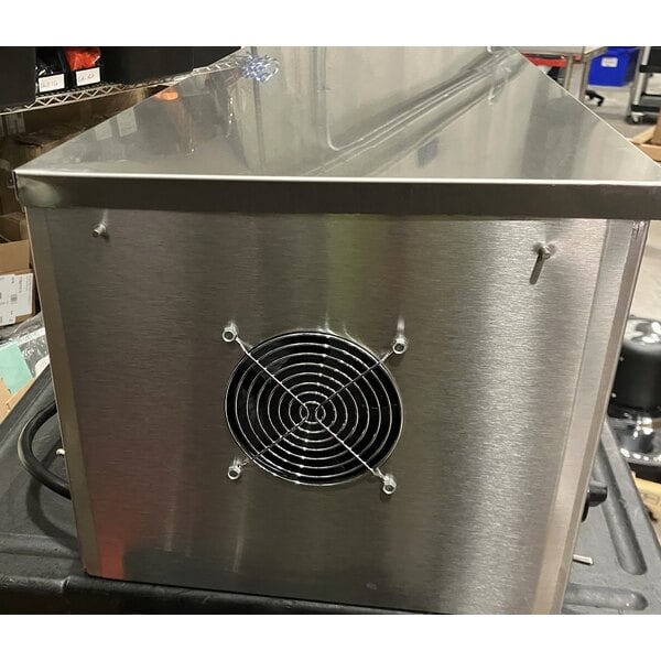 Scratch and Dent Vollrath CM4-24035 JW30 35" Countertop Cheese Melter - 240V