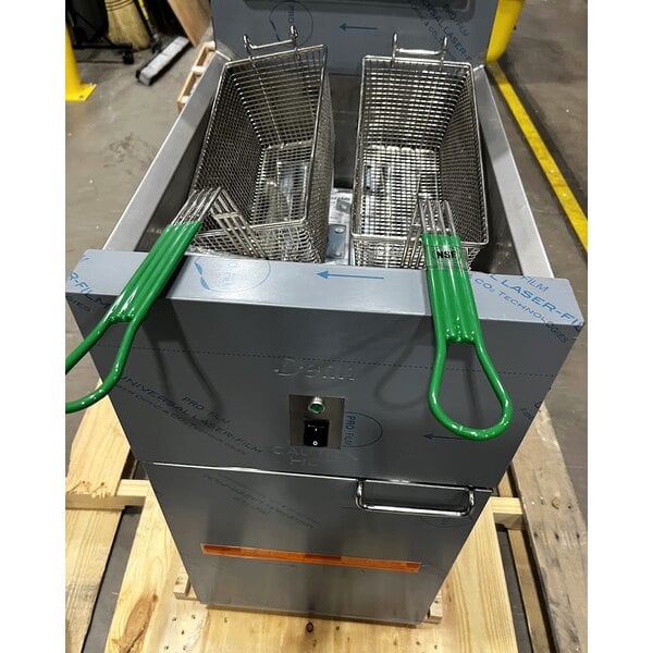 Scratch and Dent Dean by Frymaster SR114E Super Runner Economy 40 lb. Electric Floor Fryer - 208V, 3 Phase