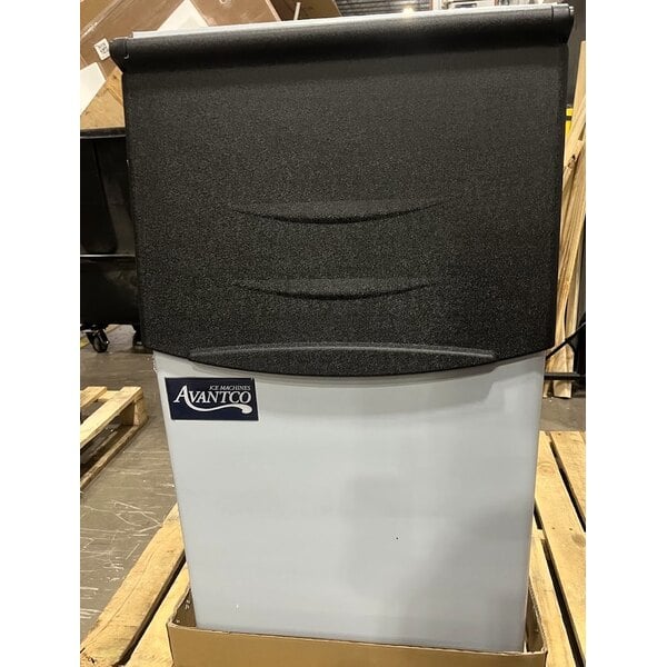 Scratch and Dent Avantco Ice BIN23022 22" Ice Storage Bin - 275 lb.