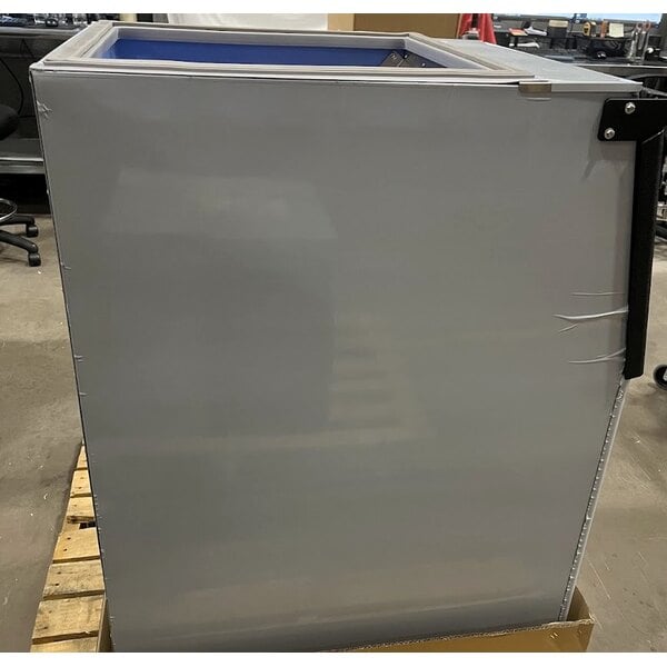 Scratch and Dent Avantco Ice BIN23022 22" Ice Storage Bin - 275 lb.
