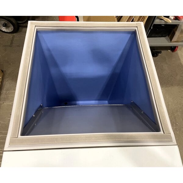 Scratch and Dent Avantco Ice BIN23022 22" Ice Storage Bin - 275 lb.