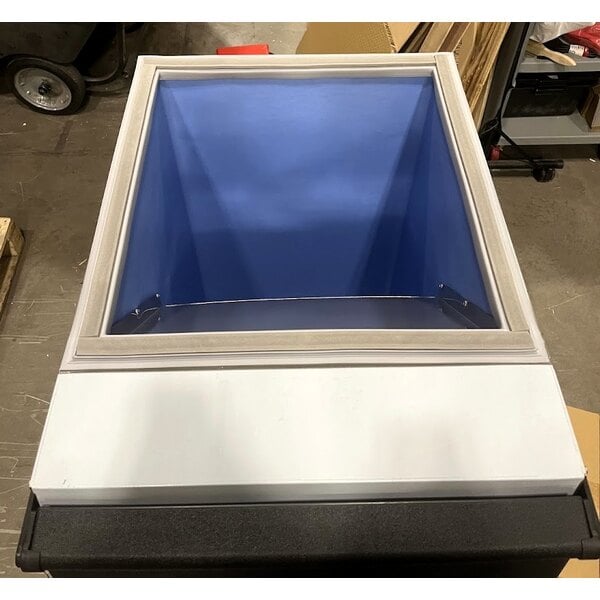 Scratch and Dent Avantco Ice BIN23022 22" Ice Storage Bin - 275 lb.