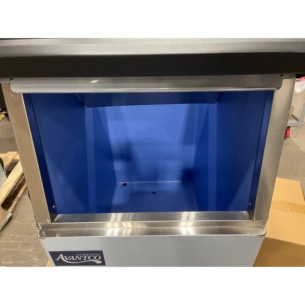 Scratch and Dent Avantco Ice BIN23022 22" Ice Storage Bin - 275 lb.
