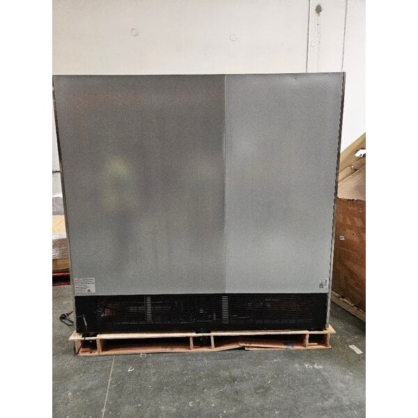 Scratch and Dent Avantco SS-3R-HC 81 5/16" Stainless Steel Solid Door Reach-In Refrigerator