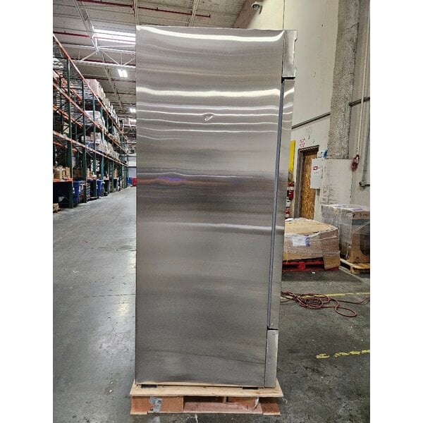 Scratch and Dent Avantco SS-3R-HC 81 5/16" Stainless Steel Solid Door Reach-In Refrigerator