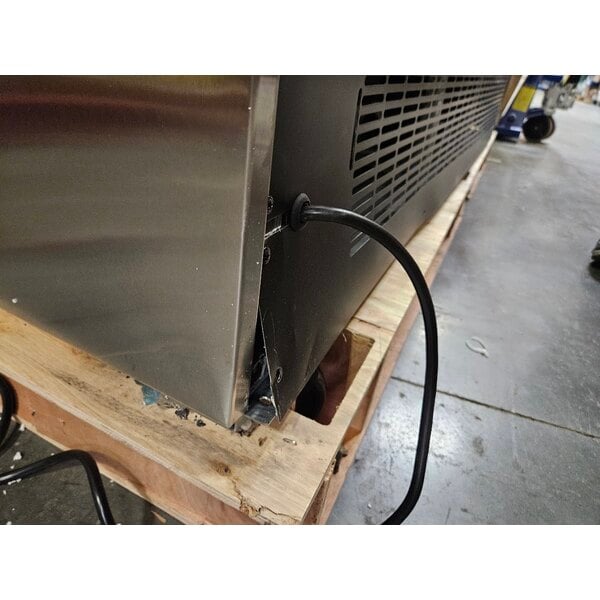 Scratch and Dent Avantco SS-3R-HC 81 5/16" Stainless Steel Solid Door Reach-In Refrigerator