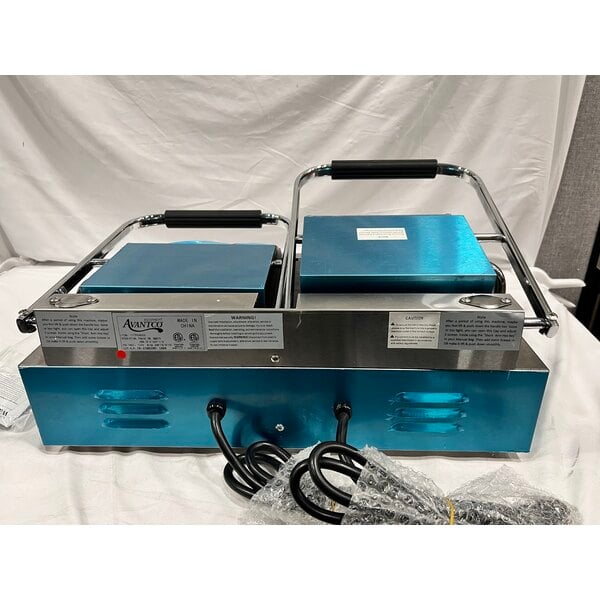 Scratch and Dent Avantco PG400S Commercial Dual Panini Sandwich Grill with Smooth Plates and 19 5/8" x 9 1/8" Cooking Surface - 120V, 3500W