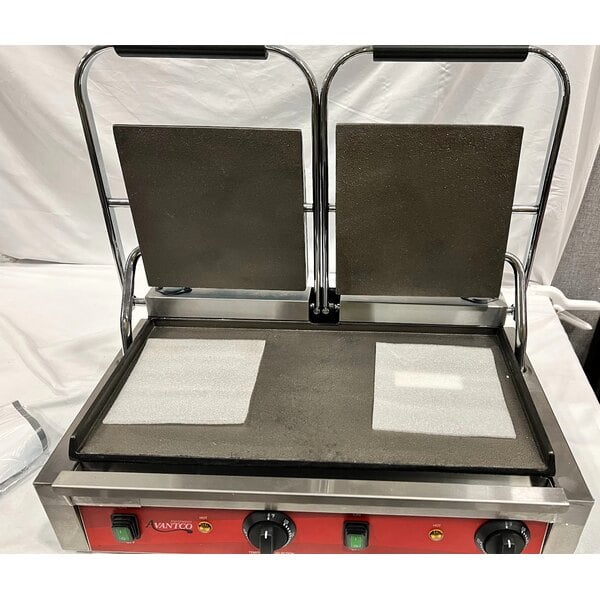 Scratch and Dent Avantco PG400S Commercial Dual Panini Sandwich Grill with Smooth Plates and 19 5/8" x 9 1/8" Cooking Surface - 120V, 3500W