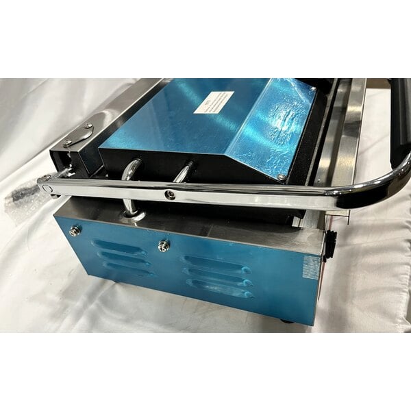 Scratch and Dent Avantco PG400S Commercial Dual Panini Sandwich Grill with Smooth Plates and 19 5/8" x 9 1/8" Cooking Surface - 120V, 3500W