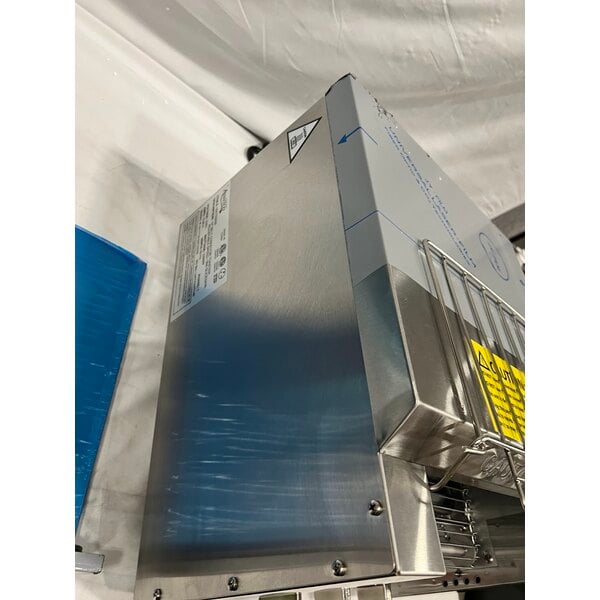 Scratch and Dent Avantco T3300B Commercial 10" Wide Conveyor Toaster with 3" Opening - 208V, 3300W, 800 Slices per Hour