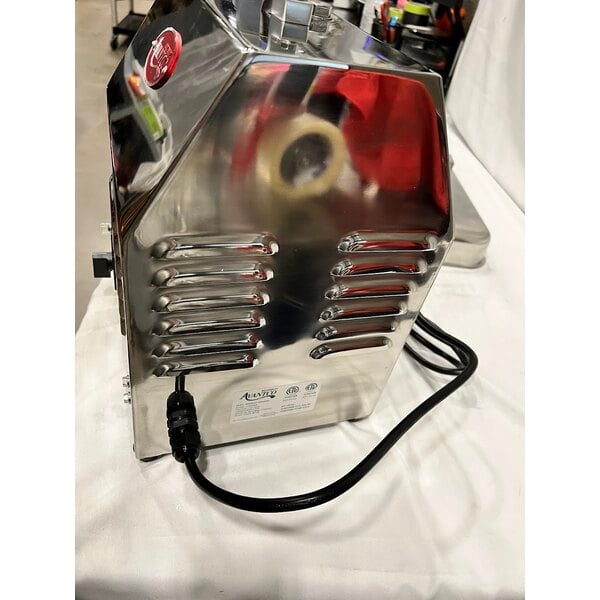 Scratch and Dent Avantco MG22R #22 Meat Grinder with Reverse Function - 110V, 1 1/2 hp