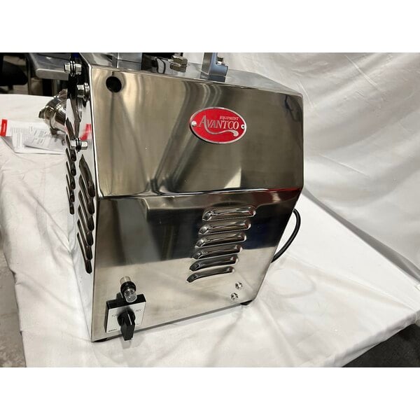 Scratch and Dent Avantco MG22R #22 Meat Grinder with Reverse Function - 110V, 1 1/2 hp