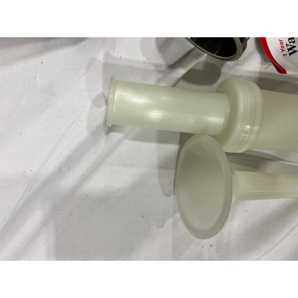 Scratch and Dent Avantco MG22R #22 Meat Grinder with Reverse Function - 110V, 1 1/2 hp