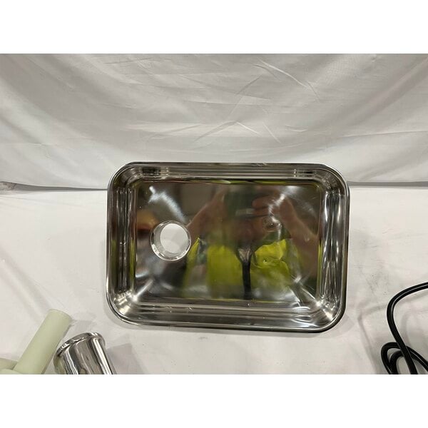 Scratch and Dent Avantco MG22R #22 Meat Grinder with Reverse Function - 110V, 1 1/2 hp