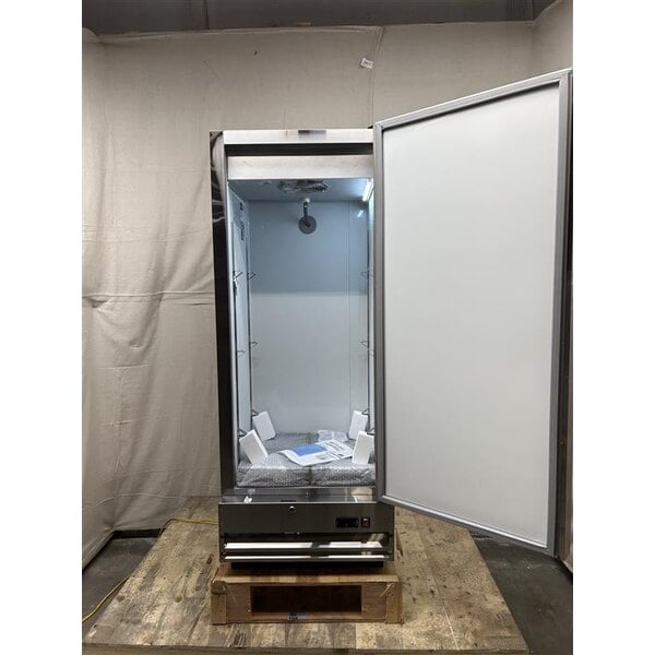 Scratch and Dent Avantco A-12F-HC 25" Solid Door Reach-In Freezer